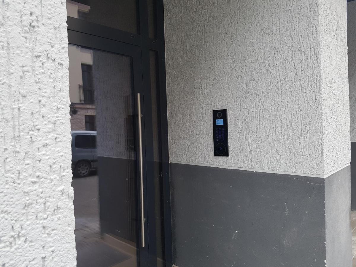 Happy Inn Vip, Self Check-In-24X7, A-C, Parking-In-The-Underground-Garage Vilnius Exterior photo